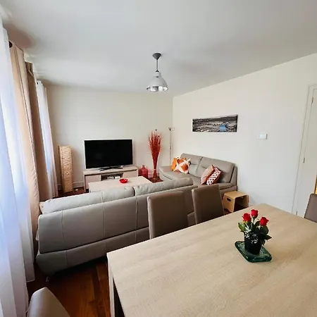 Les Mazades A 10 Min De Perigueux Avec Piscine Chauffee, Meuble De Tourisme Classe 3 Etoiles * Annesse-et-Beaulieu